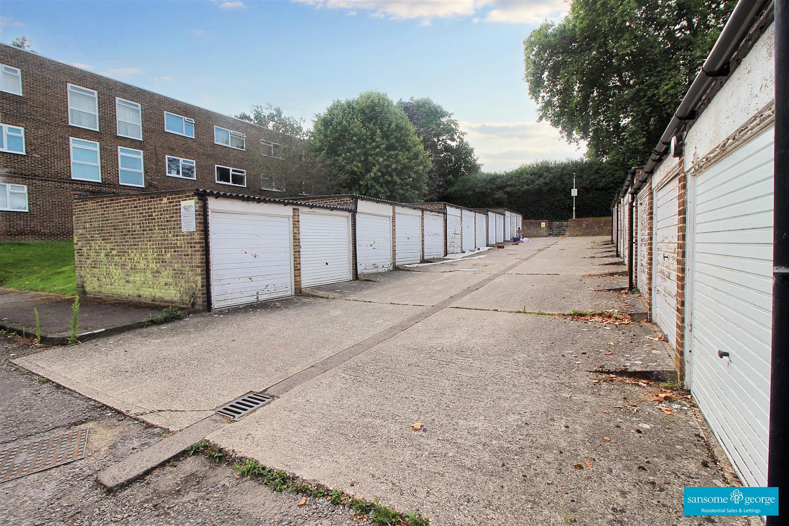 Western Elms Avenue, Reading